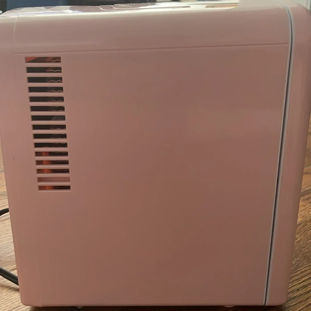 Mini Fridge - Picture 4 of 6